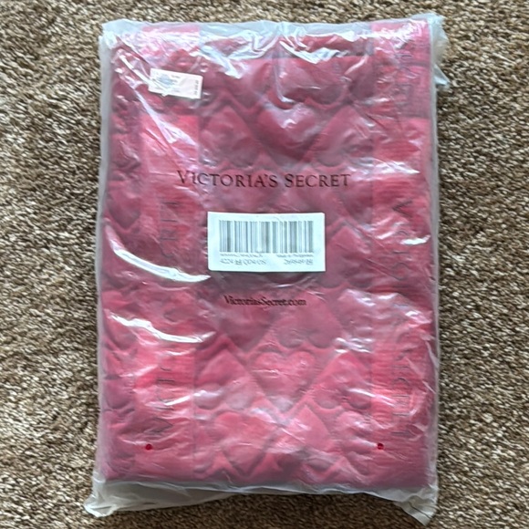 Victoria’s Secret Red Heart Quilted Tote Bag - Picture 2 of 4